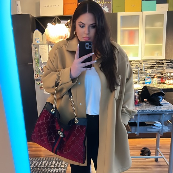 Hey! I’m Amanda ✨ - Picture 2 of 8